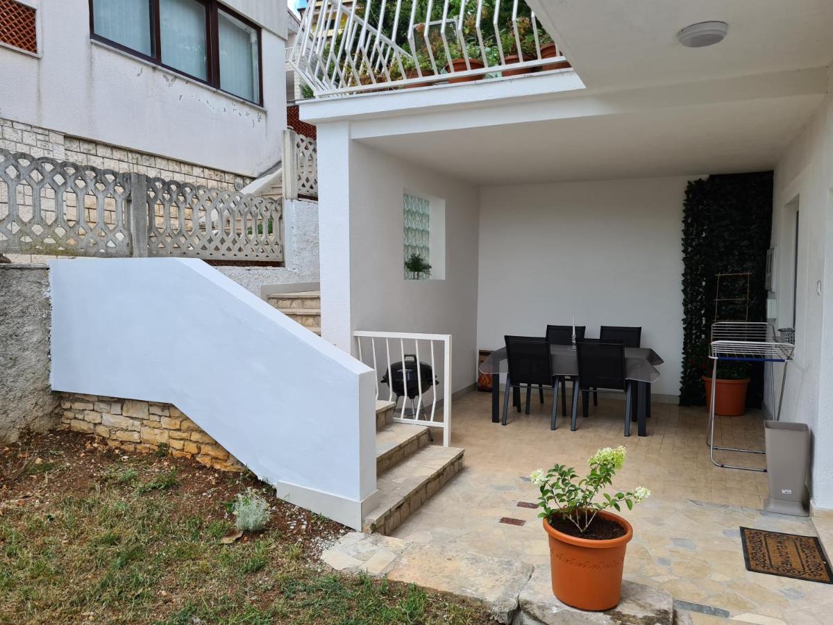 Apartments Zahtila - Pina ราบัซ ภายนอก รูปภาพ